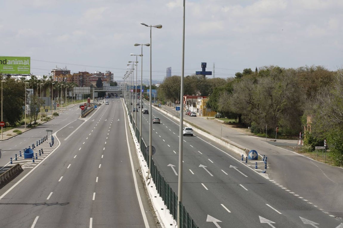 Coronavirus en Sevilla: carreteras desiertas, en cumplimiento del estado de alarma
