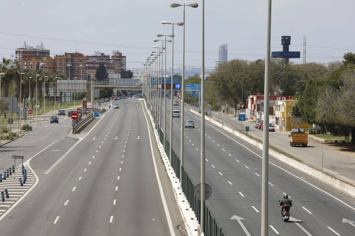 Coronavirus en Sevilla: carreteras desiertas, en cumplimiento del estado de alarma