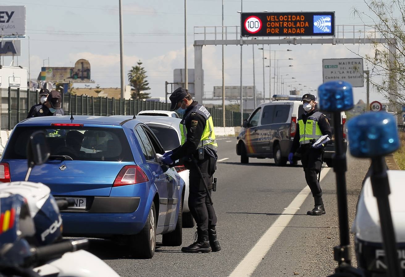Coronavirus en Sevilla: Exhaustivos controles de tráfico para evitar desplazamientos no esenciales