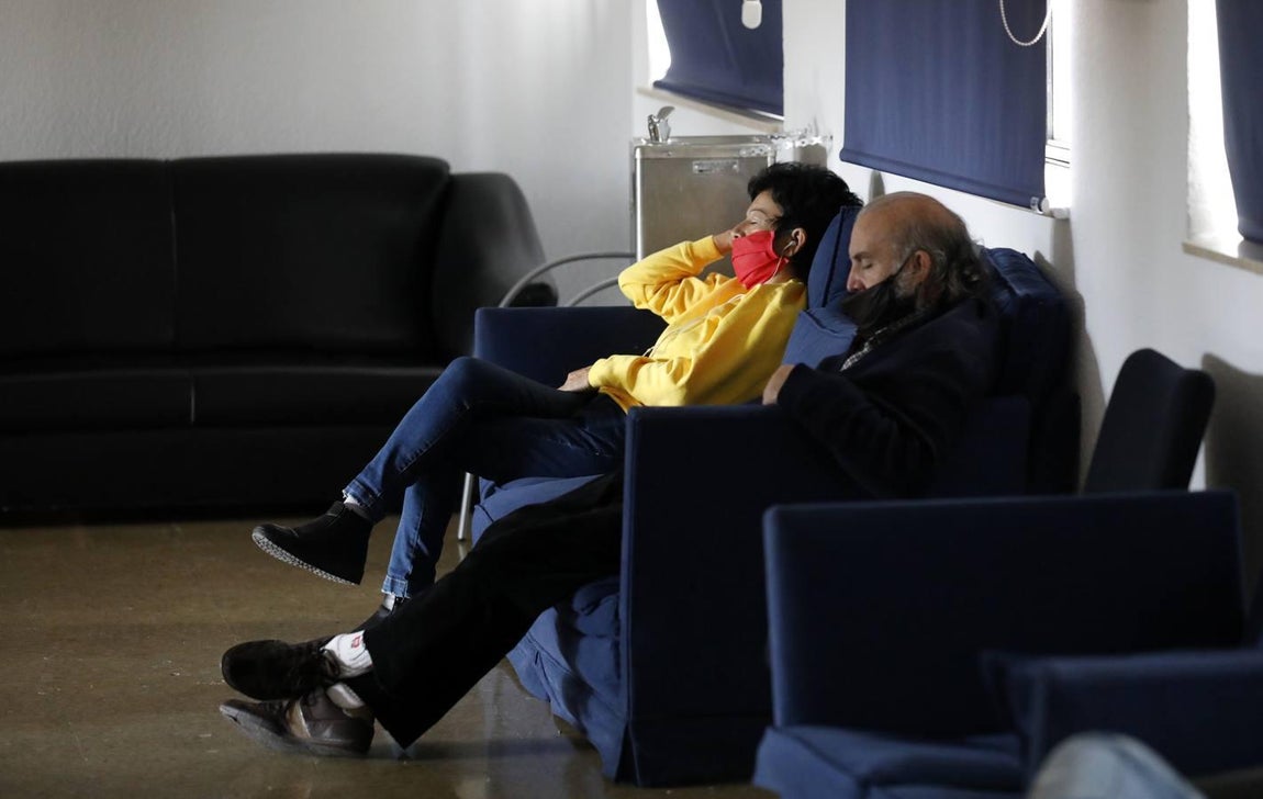 La vida confinada por coronavirus en el Colegio Séneca de Córdoba para los sin techo