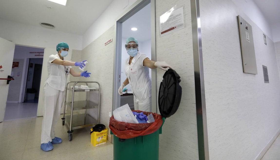 La lucha del Hospital de la Cruz Roja de Córdoba contra el coronavirus, en imágenes