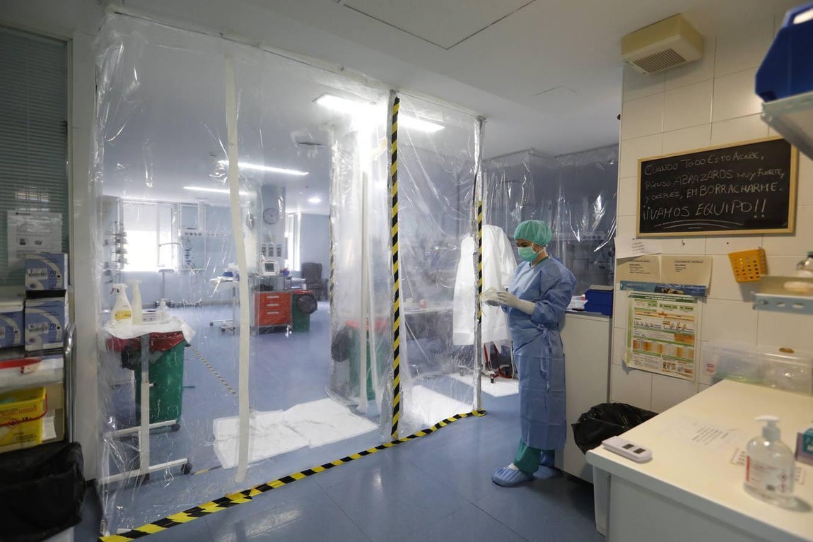 La lucha del Hospital de la Cruz Roja de Córdoba contra el coronavirus, en imágenes