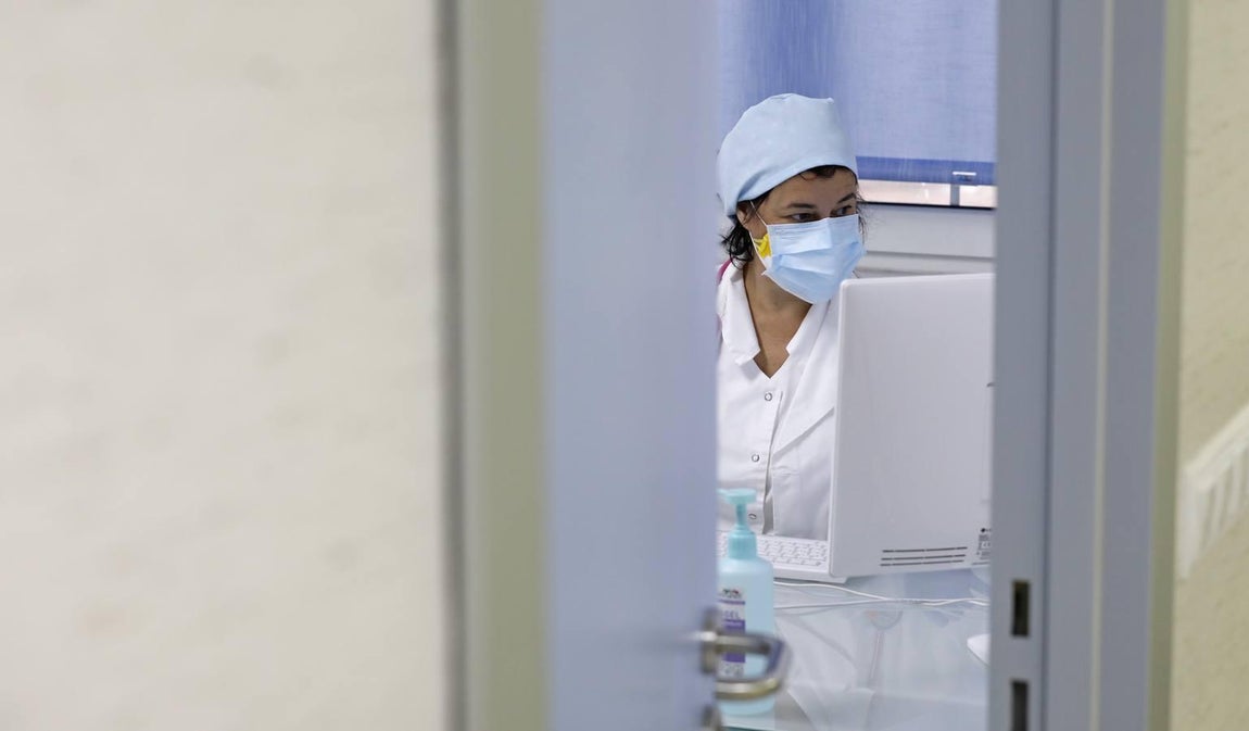 La lucha del Hospital de la Cruz Roja de Córdoba contra el coronavirus, en imágenes