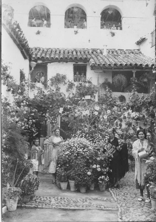 Patios de Córdoba | Una mirada en blanco y negro por una belleza centenaria