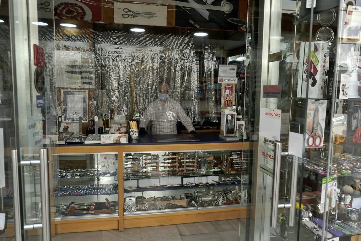 Los primeros comercios sevillanos que inician la desescalada