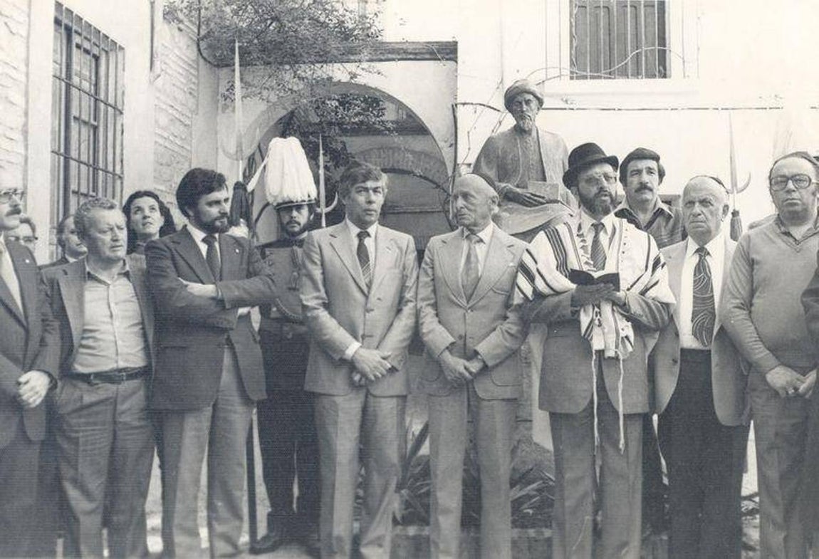 El paso de Julio Anguita por el Ayuntamiento de Córdoba, en imágenes