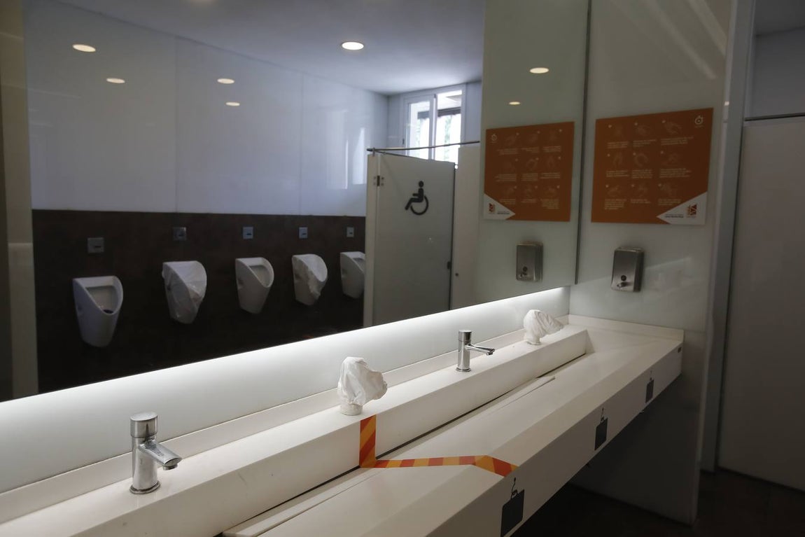 Los centros comerciales de Sevilla, preparados para abrir este lunes