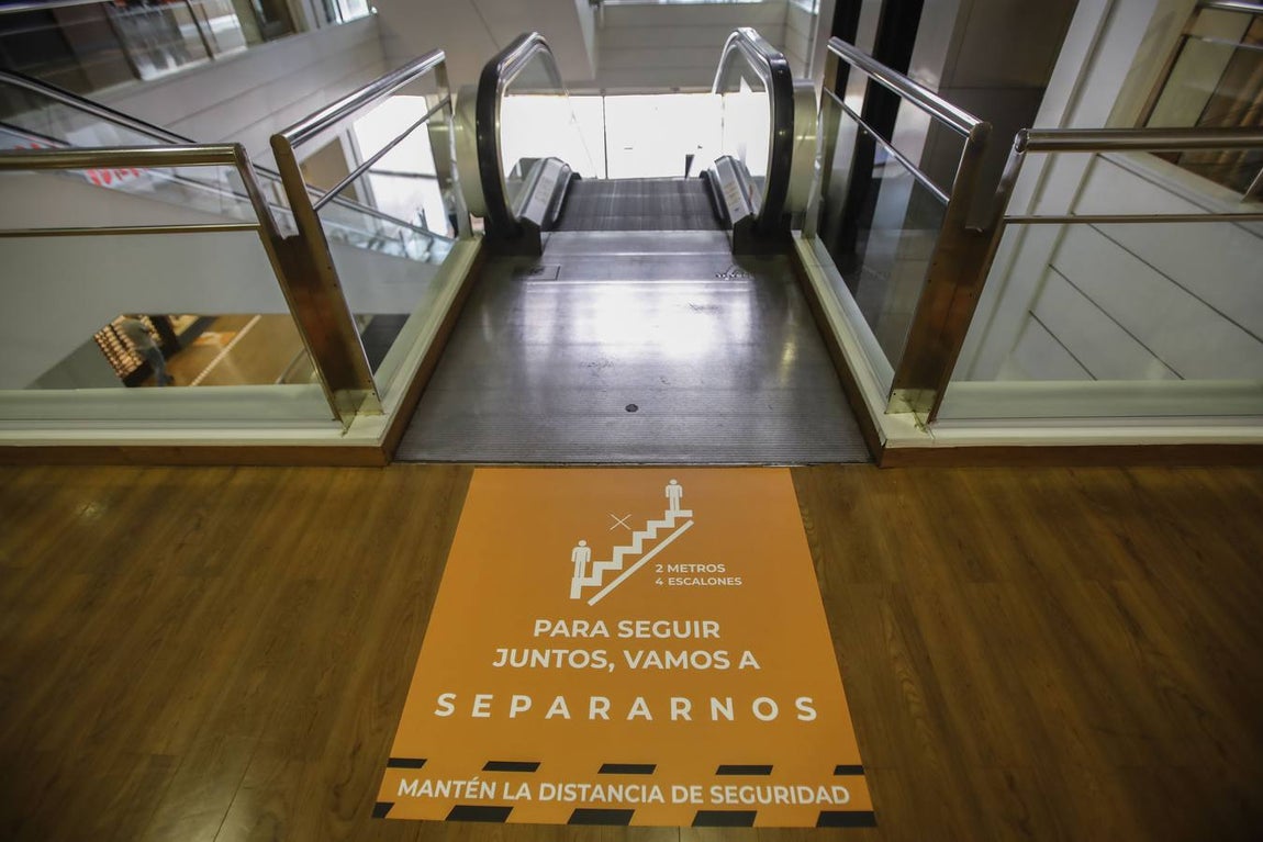 Los centros comerciales de Sevilla, preparados para abrir este lunes