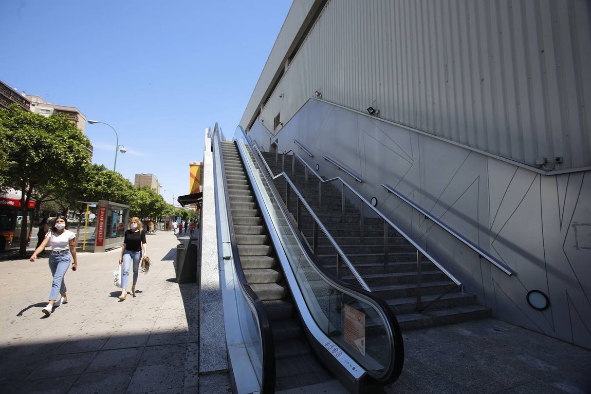Los centros comerciales de Sevilla, preparados para abrir este lunes