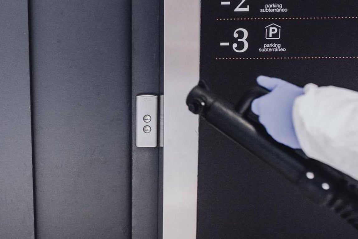 Los centros comerciales de Sevilla, preparados para abrir este lunes