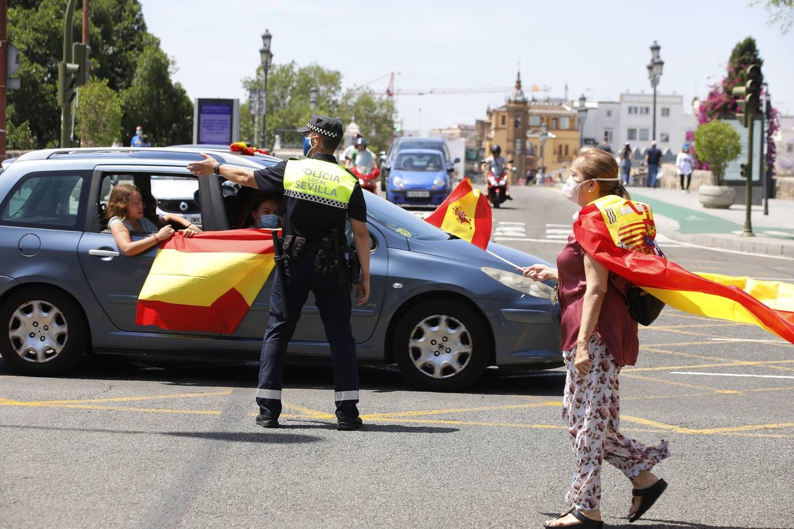Éxito de la caravana de protesta convocada por Vox en Sevilla