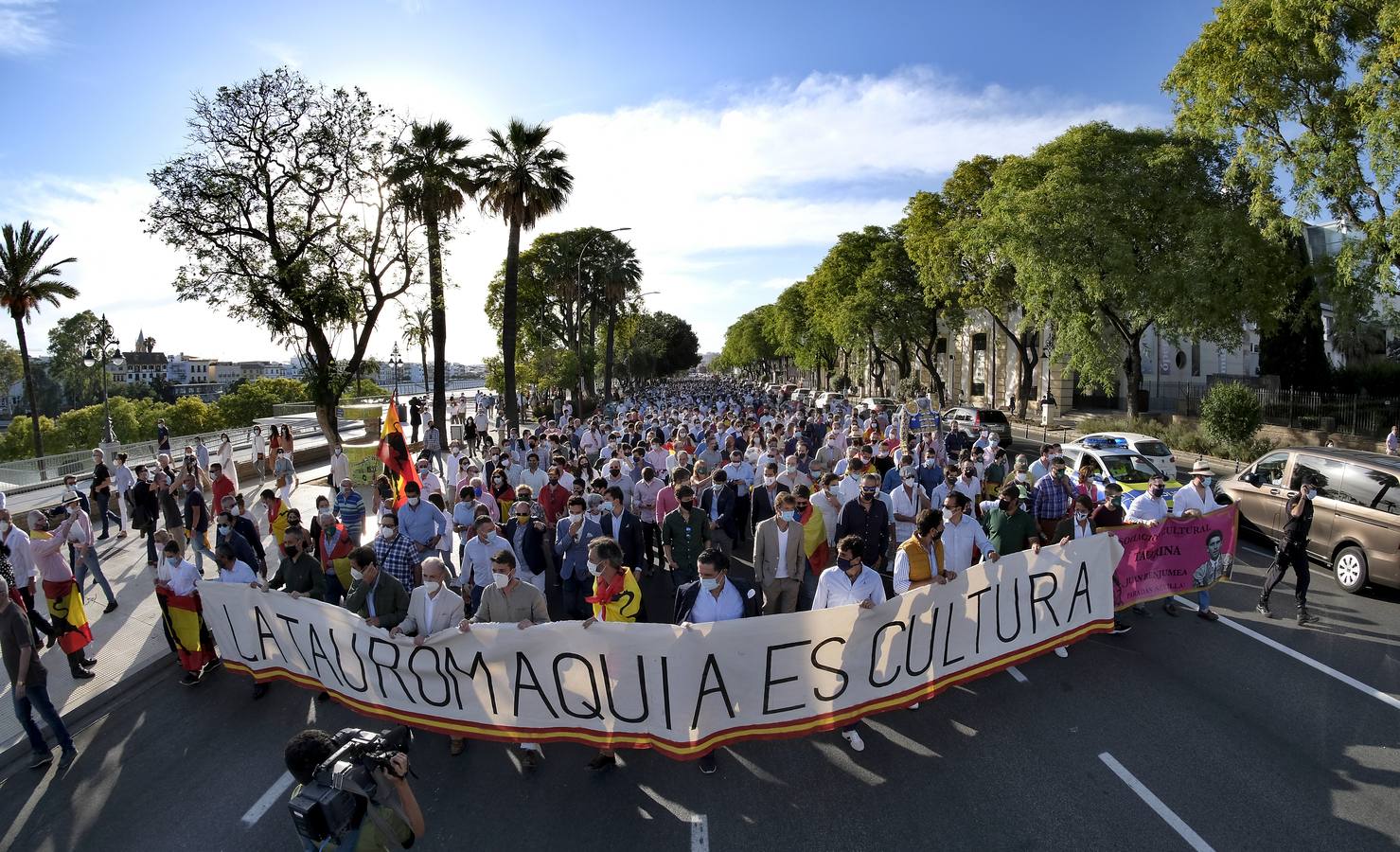 Las calles de Sevilla se paralizan para recordar que «la Tauromaquia es Cultura»