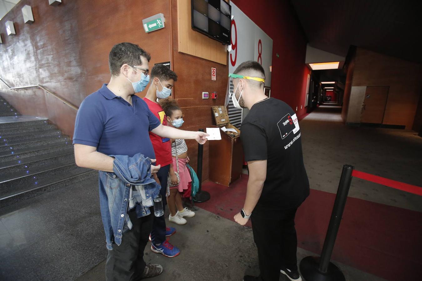 En imágenes, la reapertura de las salas de cine en Córdoba
