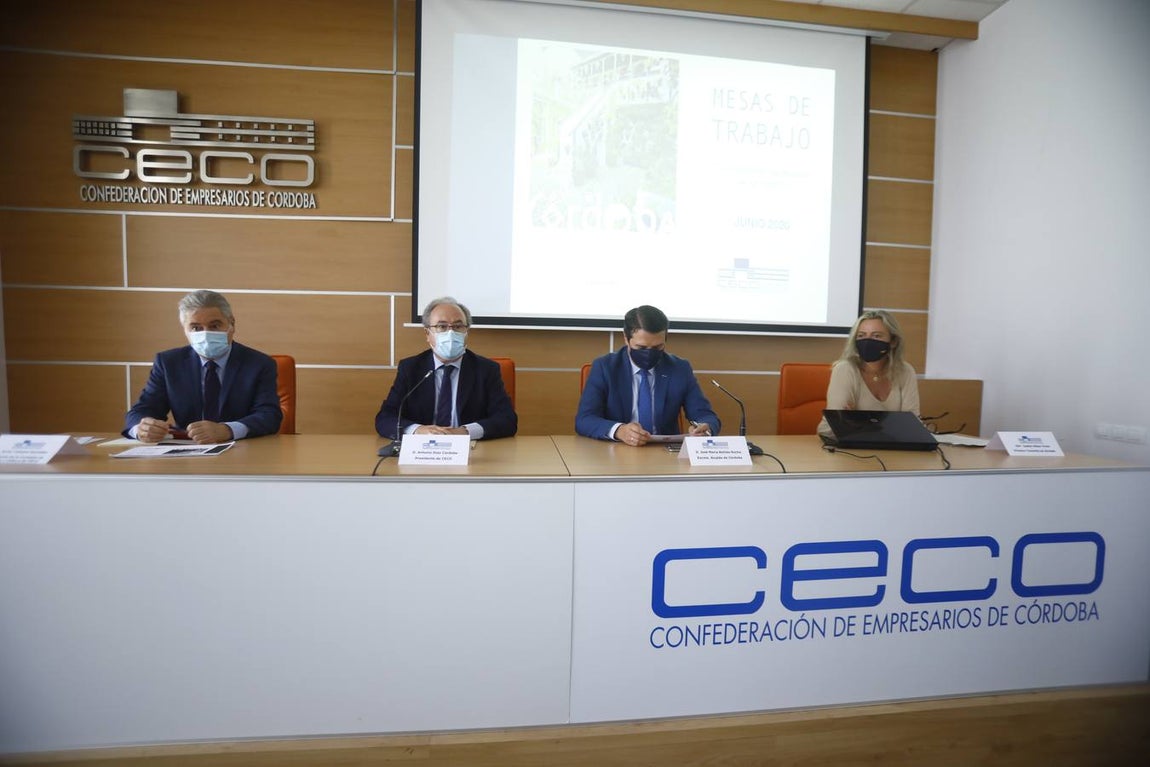 El alcalde de Córdoba y los empresarios cierran el plan de turismo frente al Covid-19