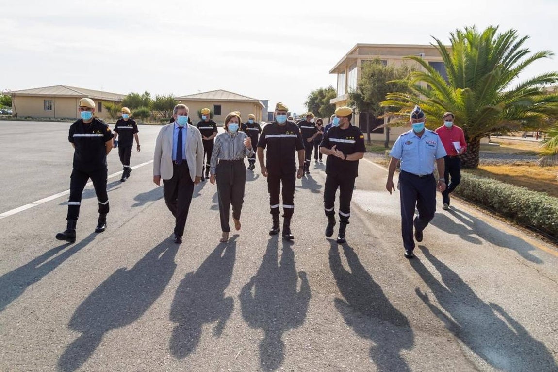 Visita de la delegada del Gobierno en Andalucía a los rastreadores de la UME