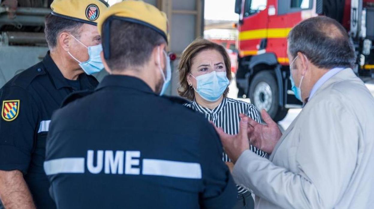 Visita de la delegada del Gobierno en Andalucía a los rastreadores de la UME