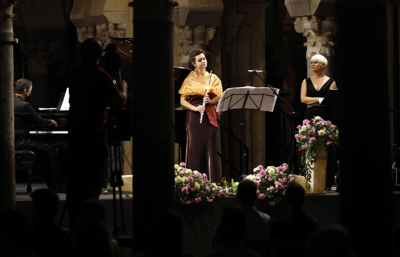 El concierto de Pasión Vega en la Mezquita-Catedral de Córdoba, en imágenes