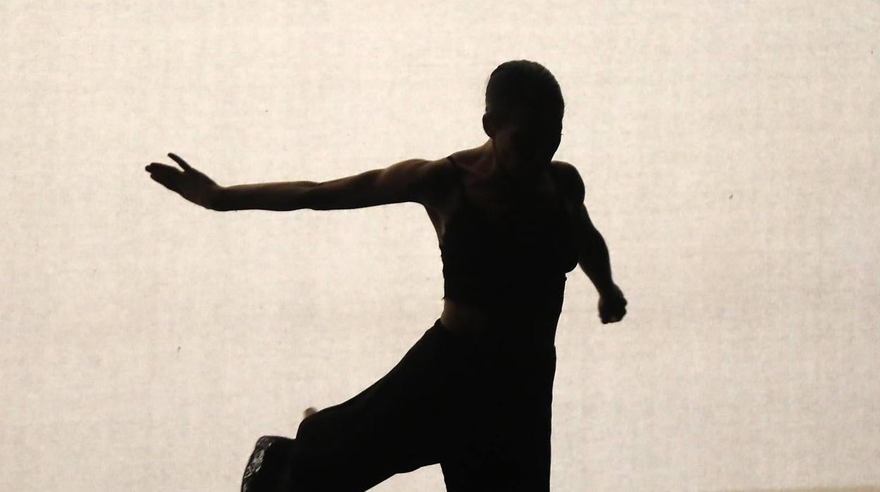 Ana Morales baila «En la cuerda floja» en la Bienal de Flamenco de Sevilla