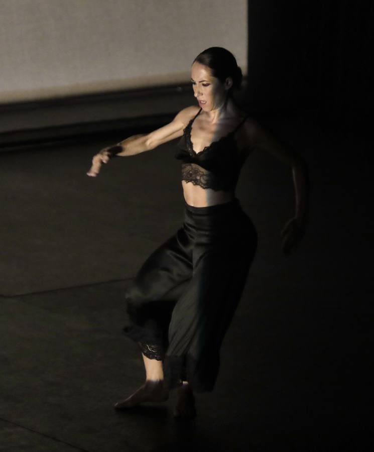 Ana Morales baila «En la cuerda floja» en la Bienal de Flamenco de Sevilla
