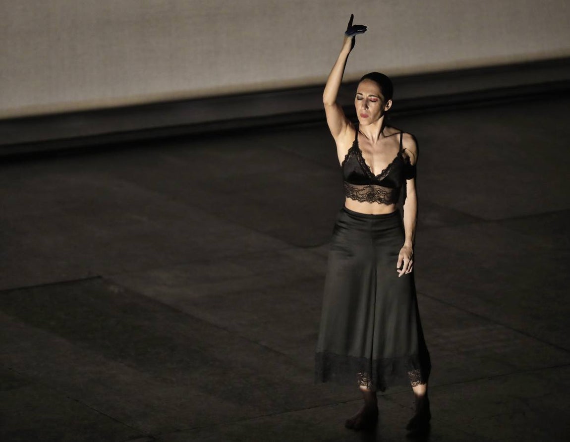 Ana Morales baila «En la cuerda floja» en la Bienal de Flamenco de Sevilla