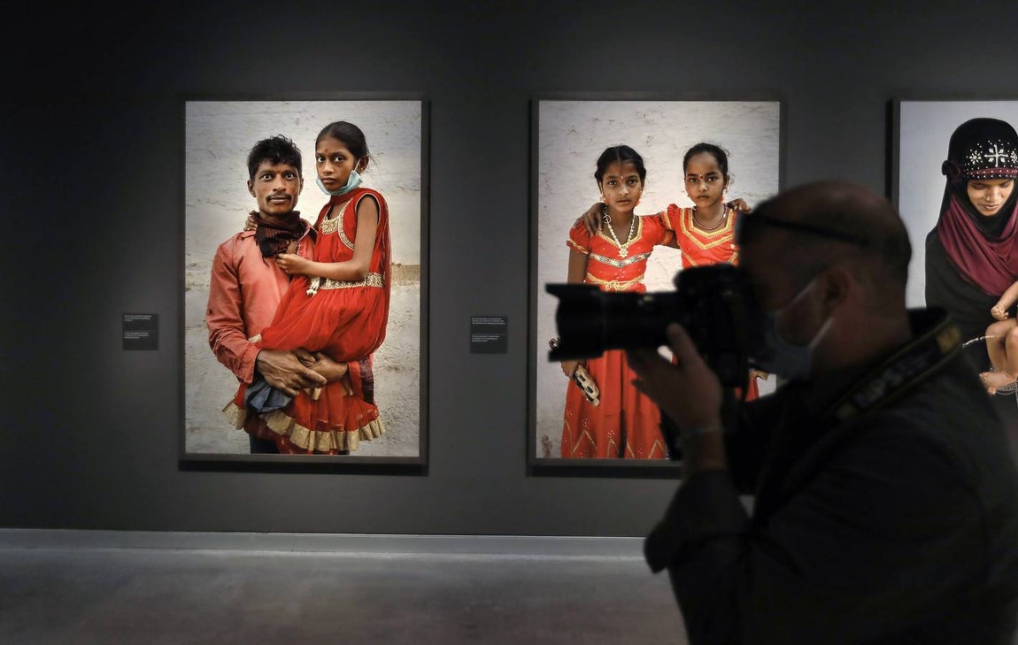 Inauguración de la exposición fotográfica «Tierra de sueños» en CaixaForum