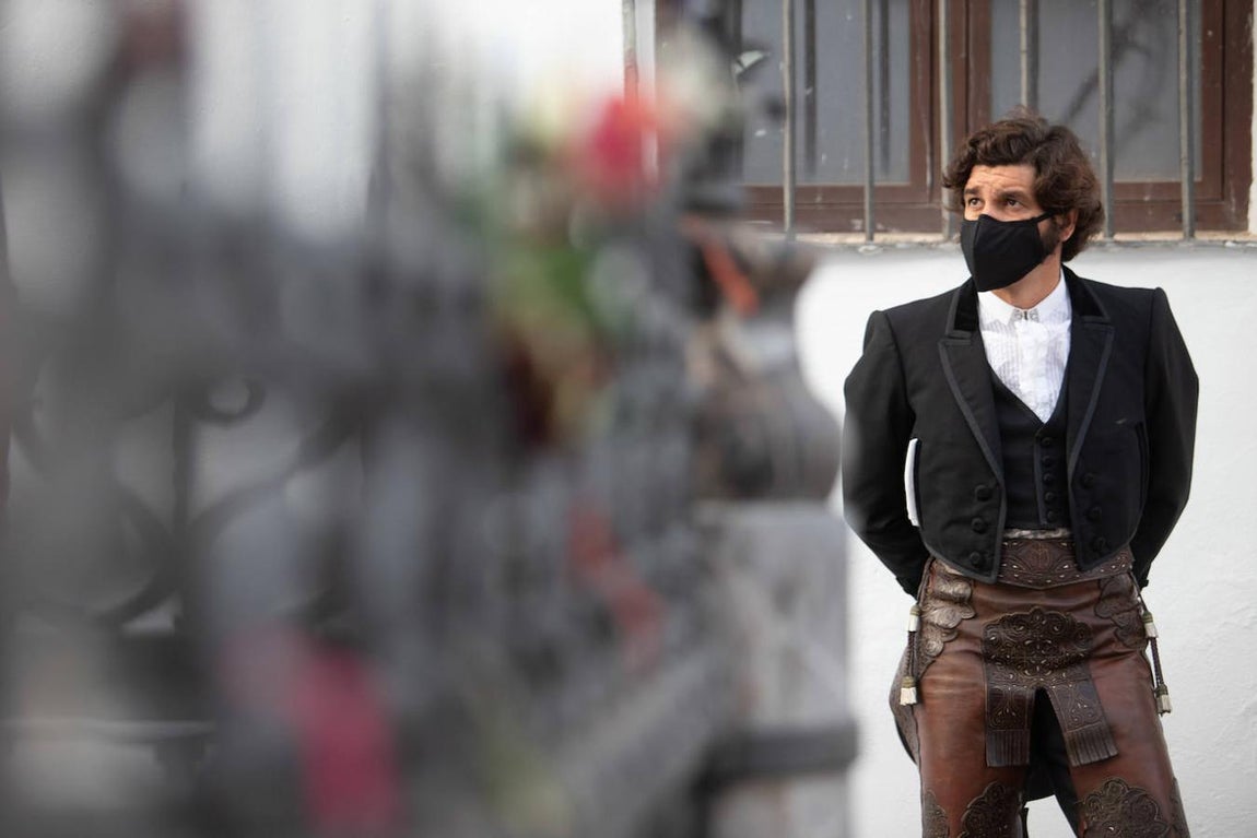 En imágenes, el saludo de Morante de la Puebla al Cristo de los Faroles de Córdoba