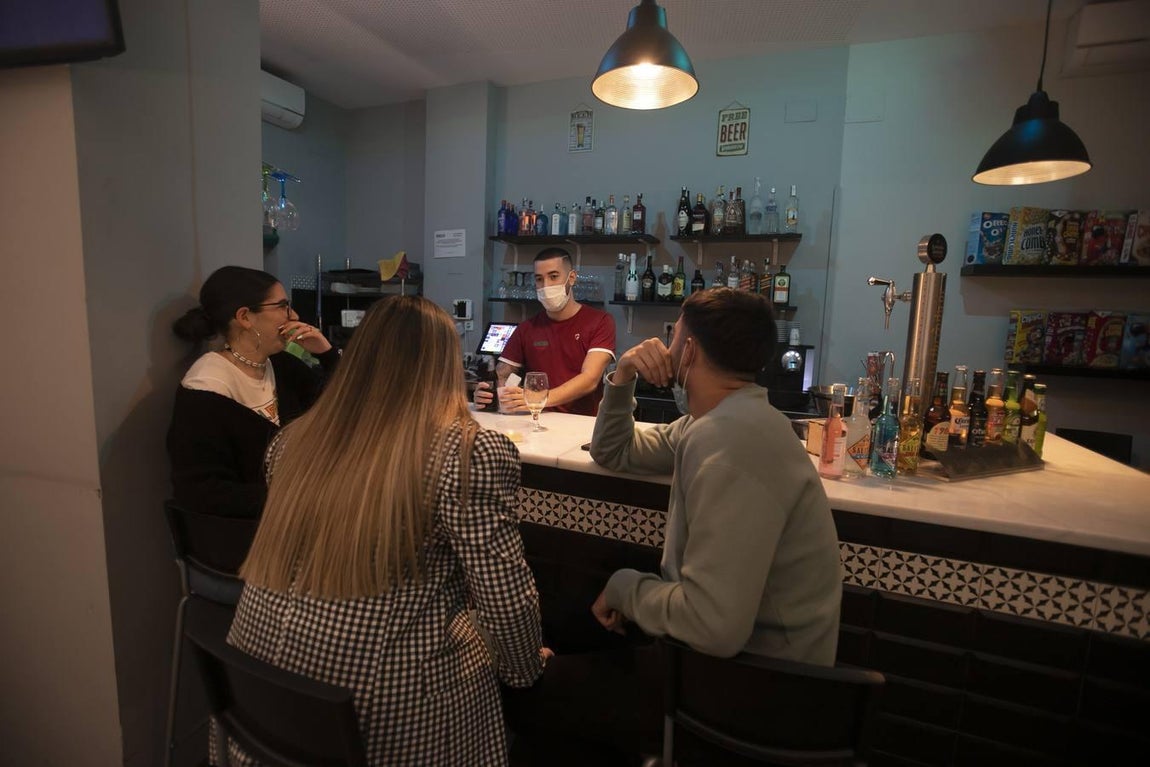 En imágenes, la última noche en la hostelería cordobesa antes del cierre a las 10