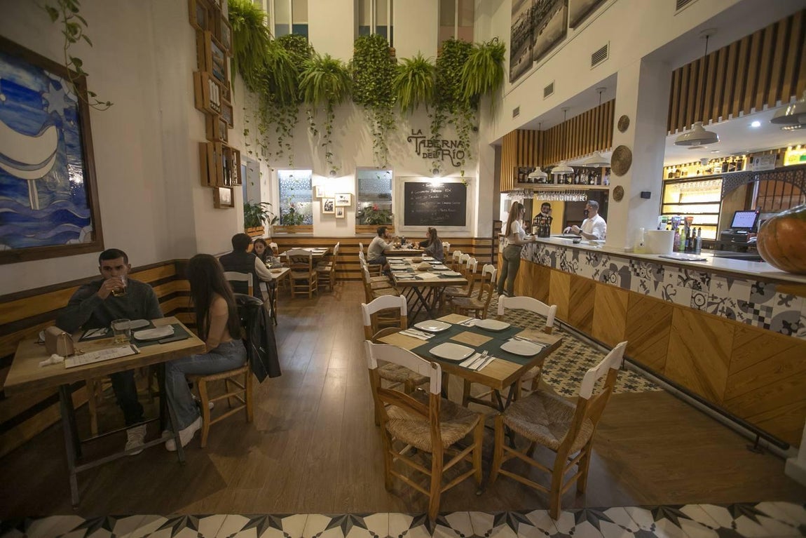 En imágenes, la última noche en la hostelería cordobesa antes del cierre a las 10