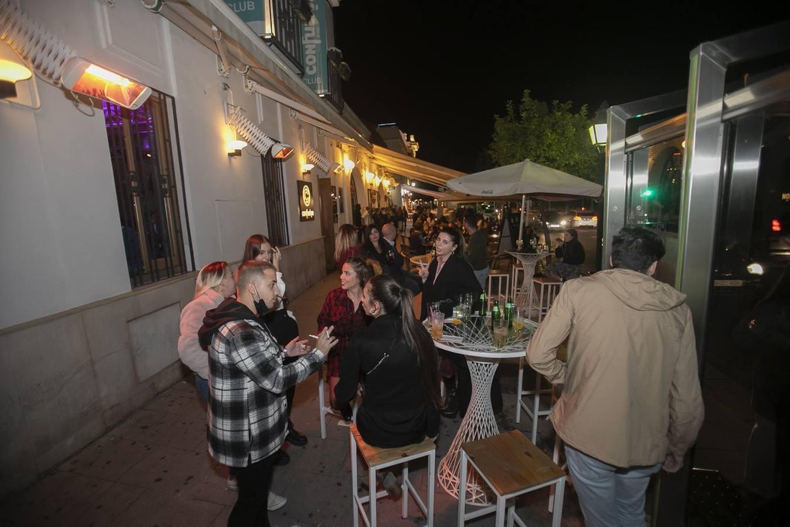 En imágenes, la última noche en la hostelería cordobesa antes del cierre a las 10