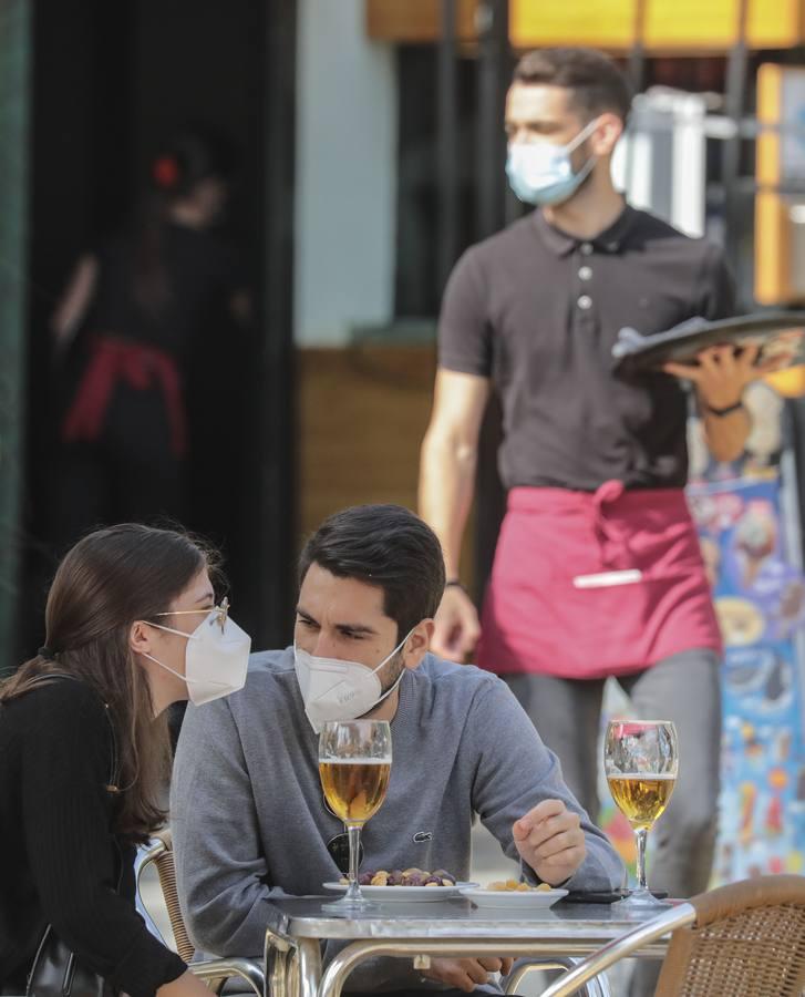 Mascarillas obligatorias en las terrazas de los bares de Sevilla