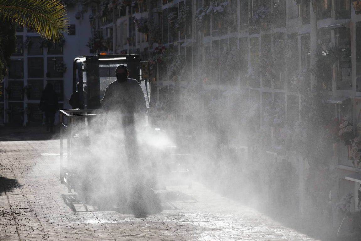 En imágenes, la visita a los cementerios el Día de Todos los Santos en Córdoba
