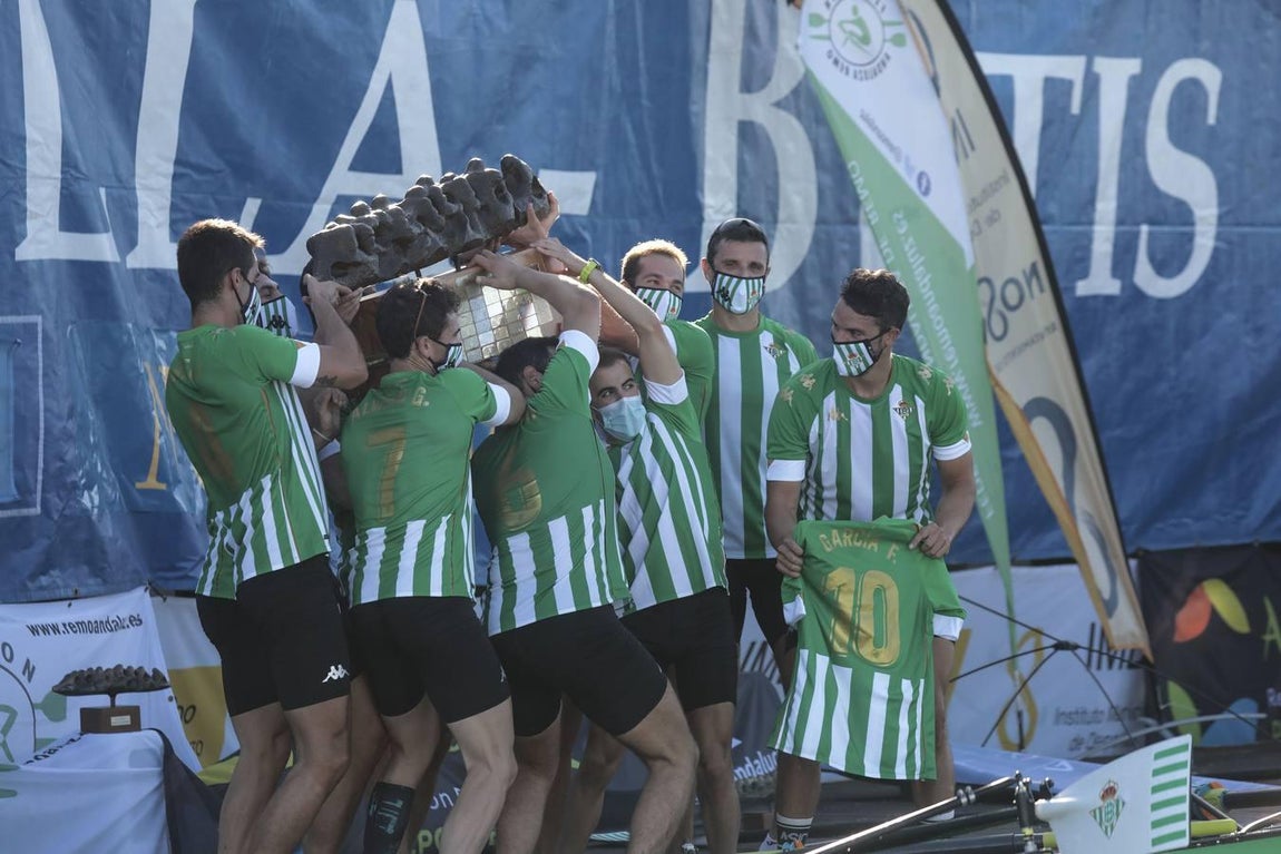 Victoria bética en la regata sevillana