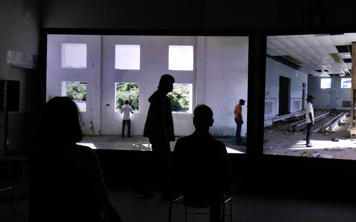 La exposición de John Akomfrah en el CAAC, en imágenes