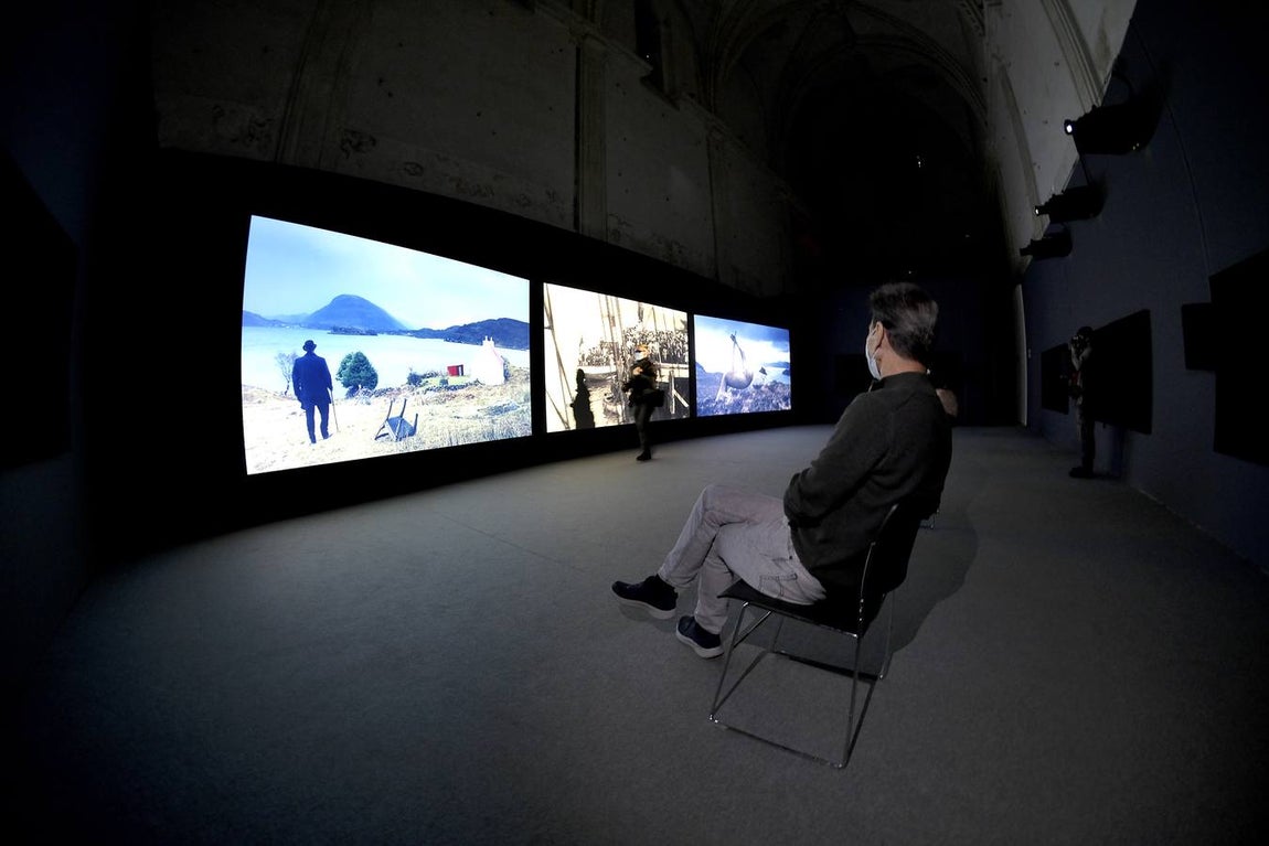 La exposición de John Akomfrah en el CAAC, en imágenes