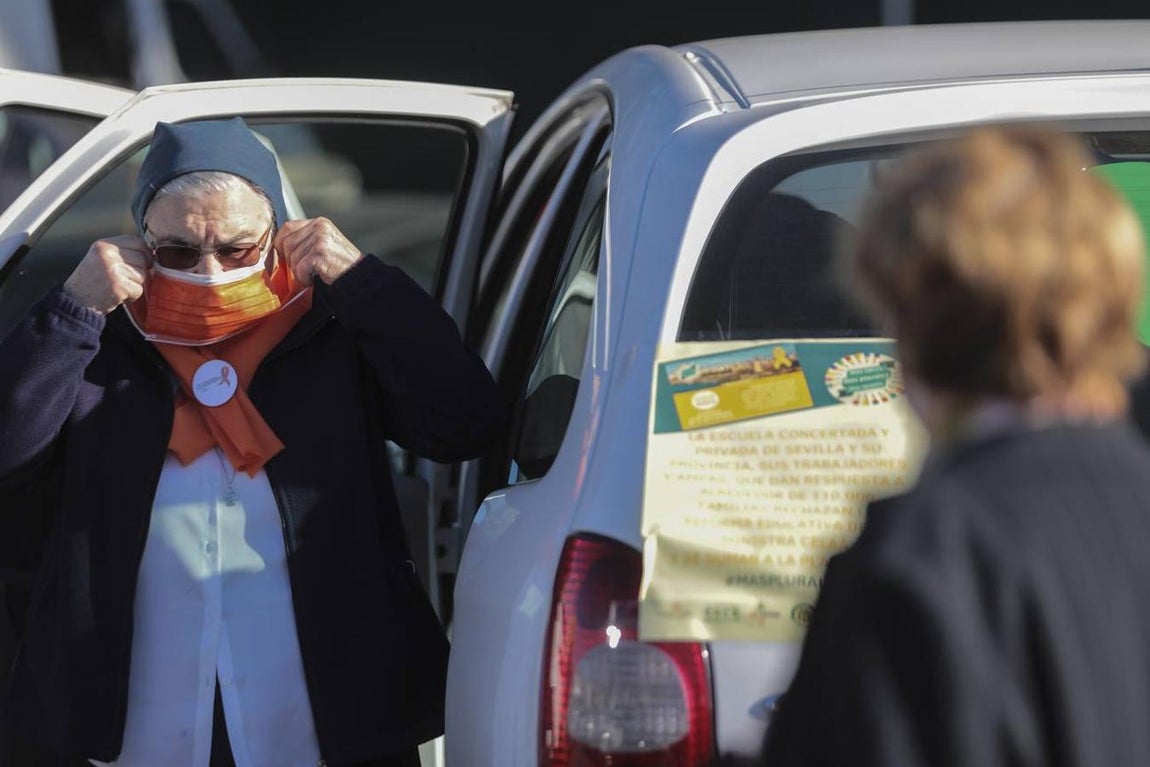 La protesta de la educación concertada de Sevilla por la Ley Celáa, en imágenes