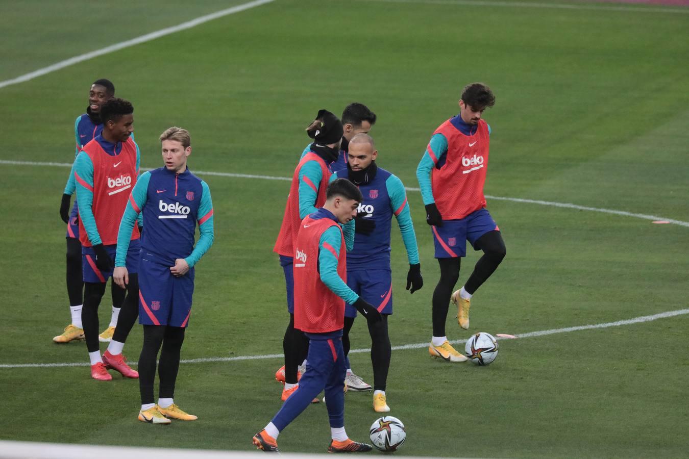 El Barcelona se prepara para la final de la Supercopa de España en Sevilla