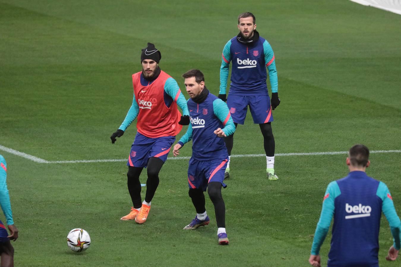 El Barcelona se prepara para la final de la Supercopa de España en Sevilla