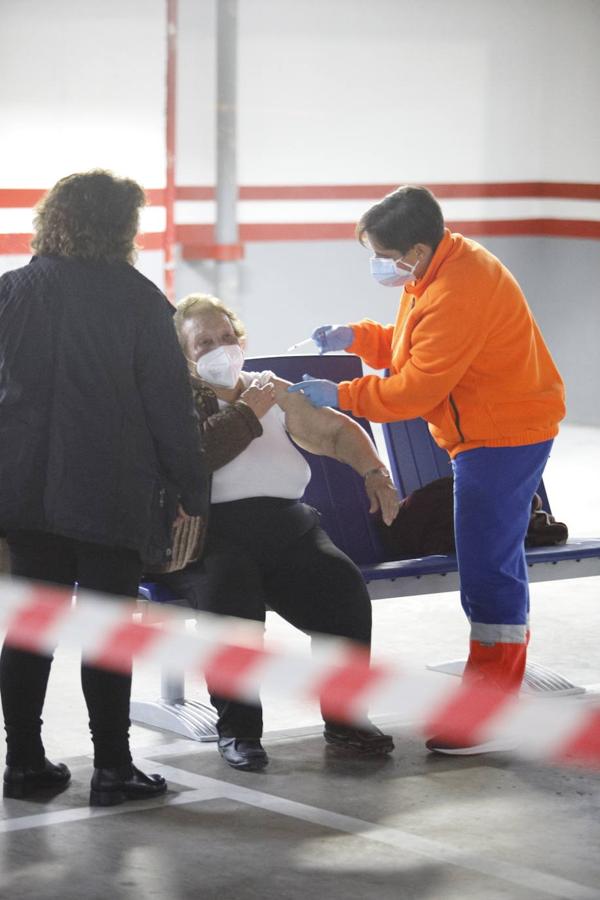 La vacunación del Covid a mayores de 80 años en Córdoba, en imágenes