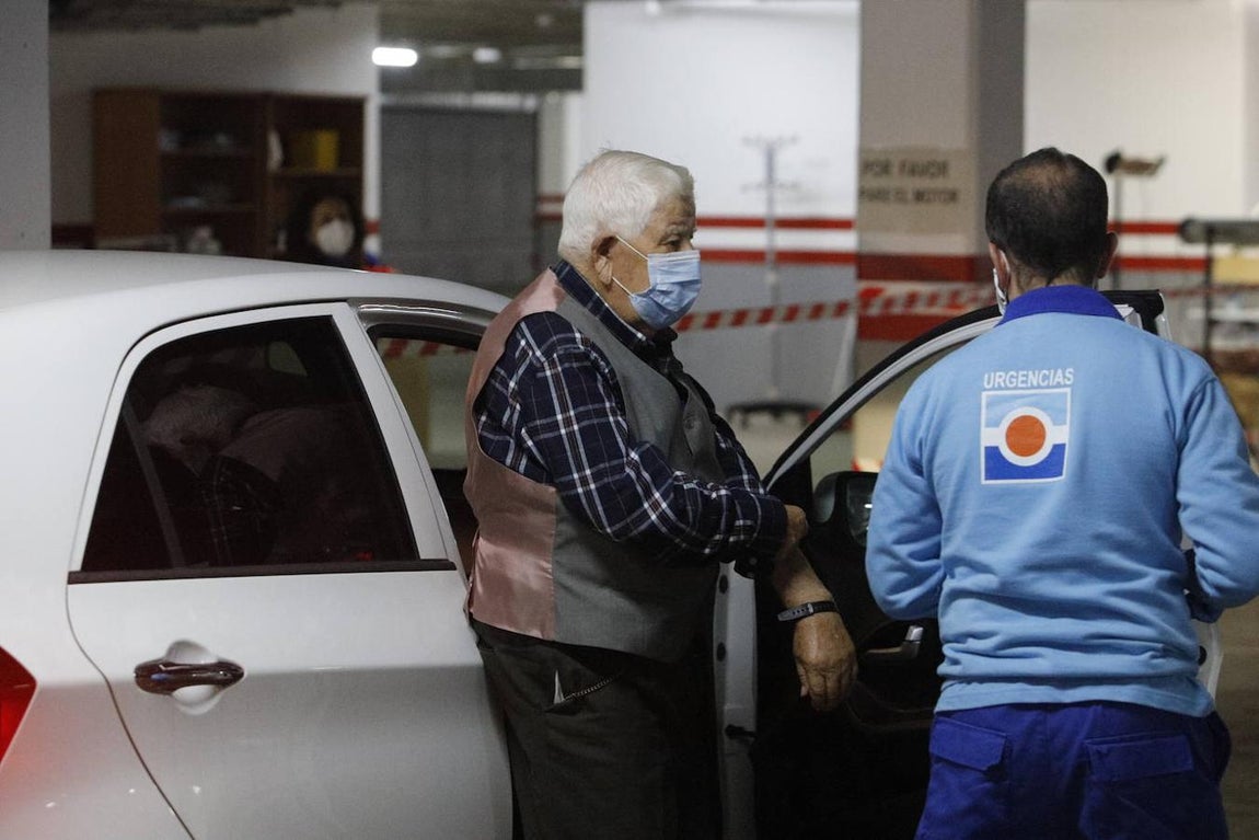 La vacunación del Covid a mayores de 80 años en Córdoba, en imágenes