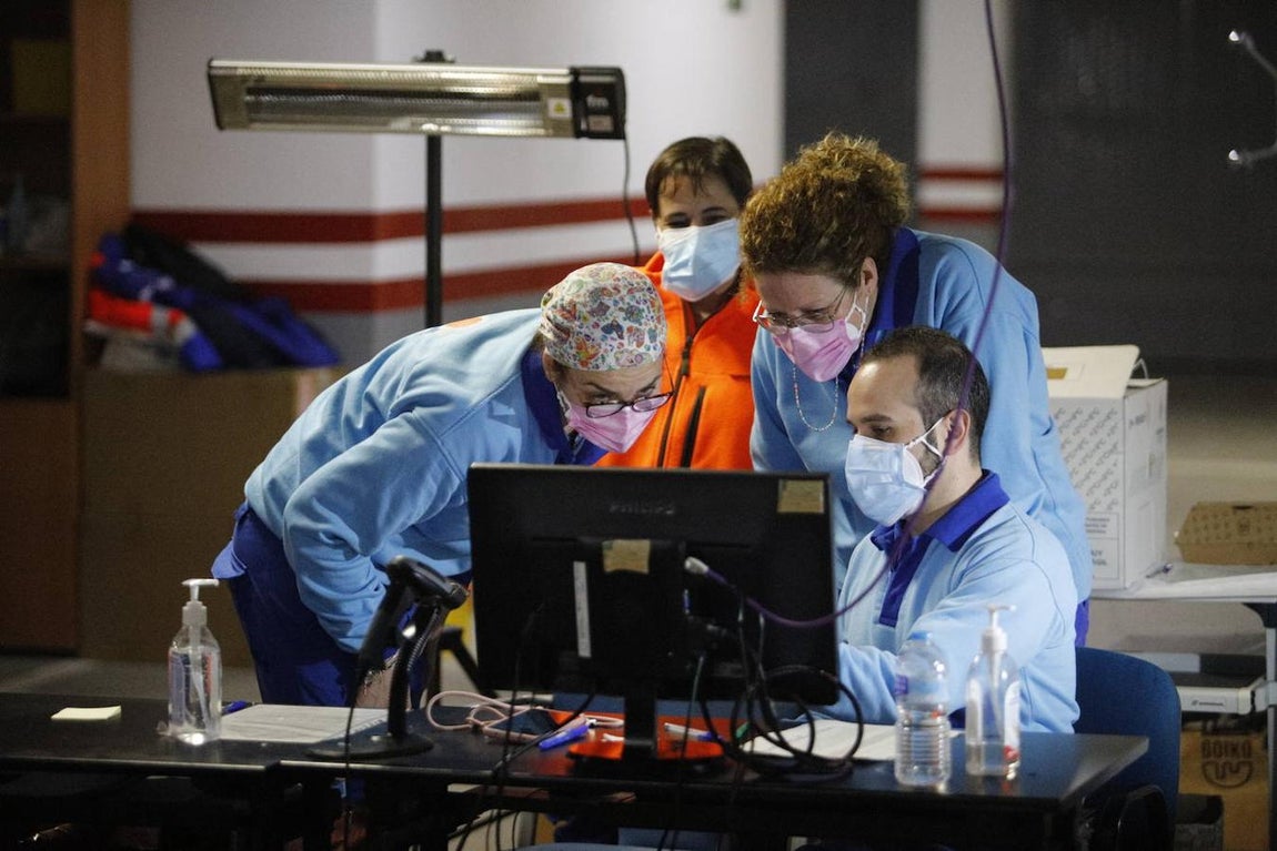 La vacunación del Covid a mayores de 80 años en Córdoba, en imágenes