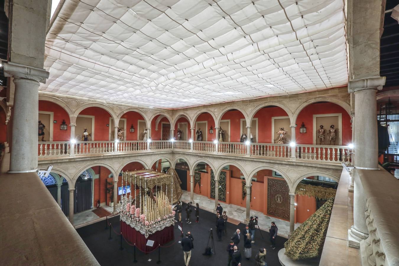 Así es la &#039;In nomine Dei&#039;, la mayor exposición de la historia de la Semana Santa de Sevilla