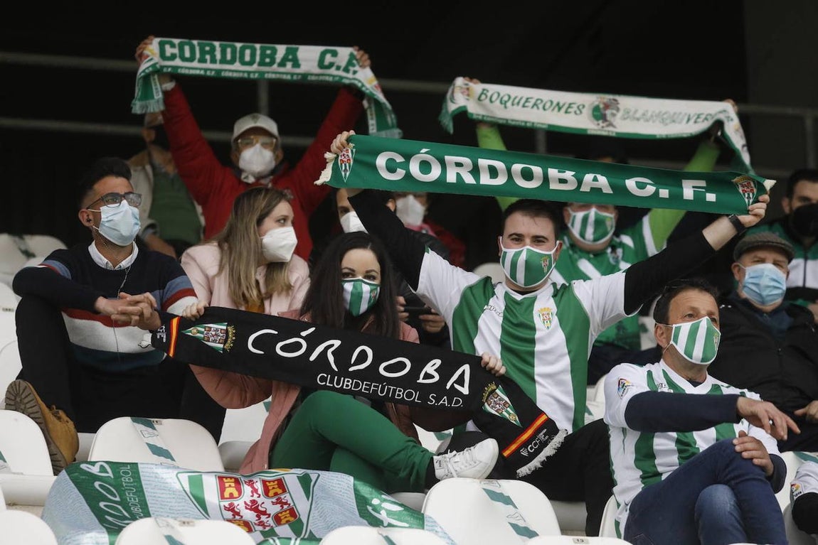 La vuelta del público en el Córdoba CF - Real Murcia, en imágenes