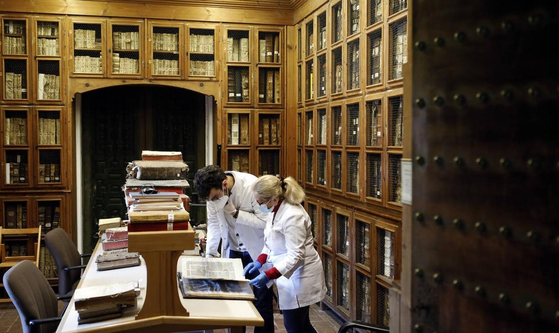 El archivo de la Mezquita-Catedral de Córdoba, en imágenes