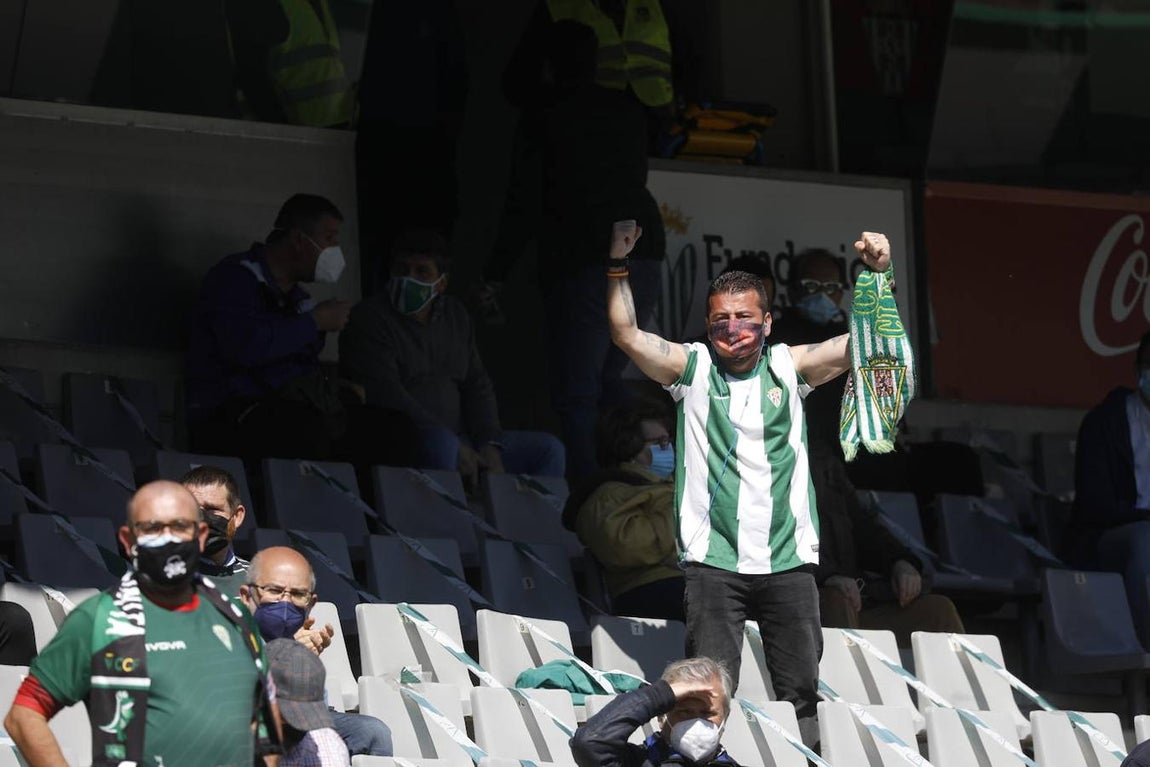 Las mejores imágenes del ambiente en el Córdoba CF - Betis Deportivo