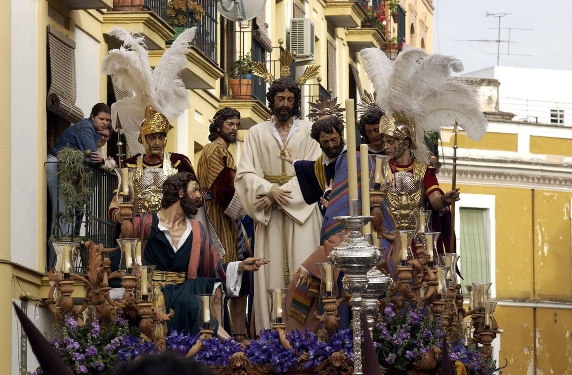 Nuestro Padre Jesús de la Paz de la Hermandad del Carmen en su estación de penitencia de 2003