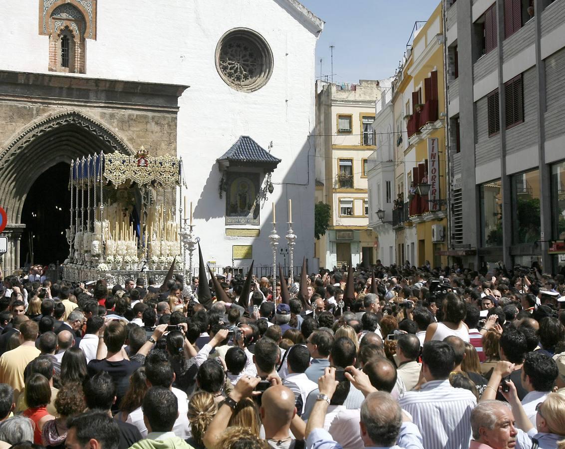 Salida de la parroquia Omnium Sanctorum de Nuestra Señora del Carmen en sus Misterios Dolorosos en 2009