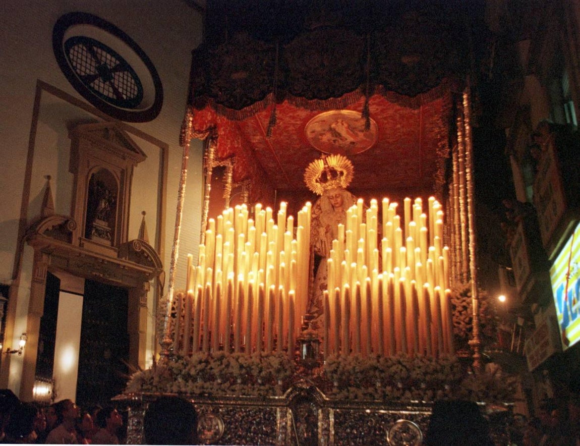 María Stma. de Regla de la Hermandad de los Panaderos en 2001