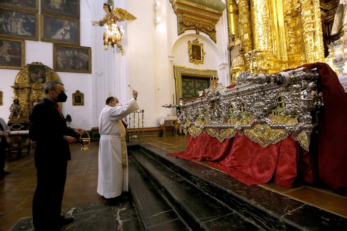 El nuevo respiradero del paso de la Virgen de la Merced de Córdoba, en imágenes