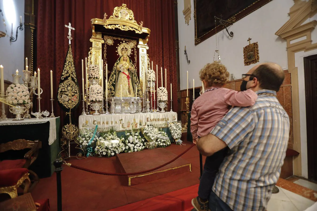 Sevilla se desborda en un Domingo de Ramos que no debe repetirse