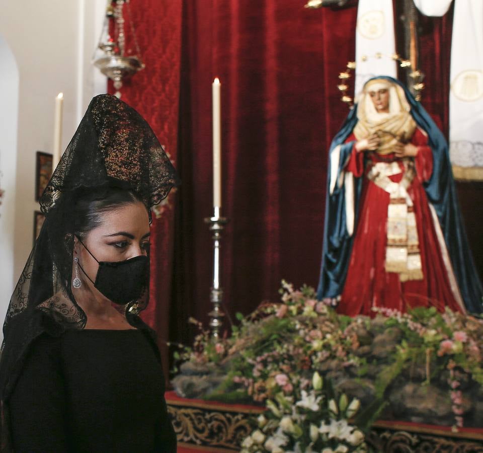 Semana Santa de Sevilla 2021: Las mantillas engalanan el Jueves Santo (I)
